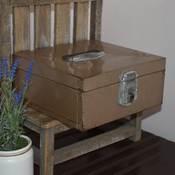 Vintage Antique Tan Metal Cash Box Porta File Case Storage Farmhouse Decor - Picture 5 of 14